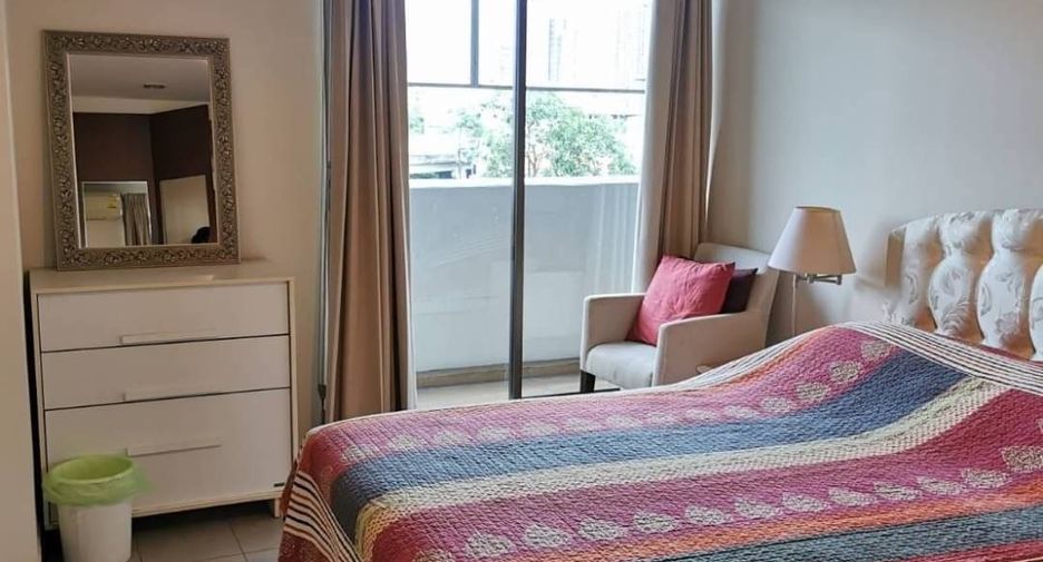 For rent 1 bed condo in Phra Khanong, Bangkok