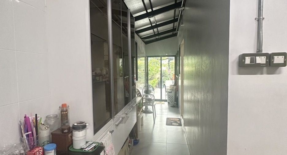 For rent 4 bedrooms house in Bang Kapi, Bangkok