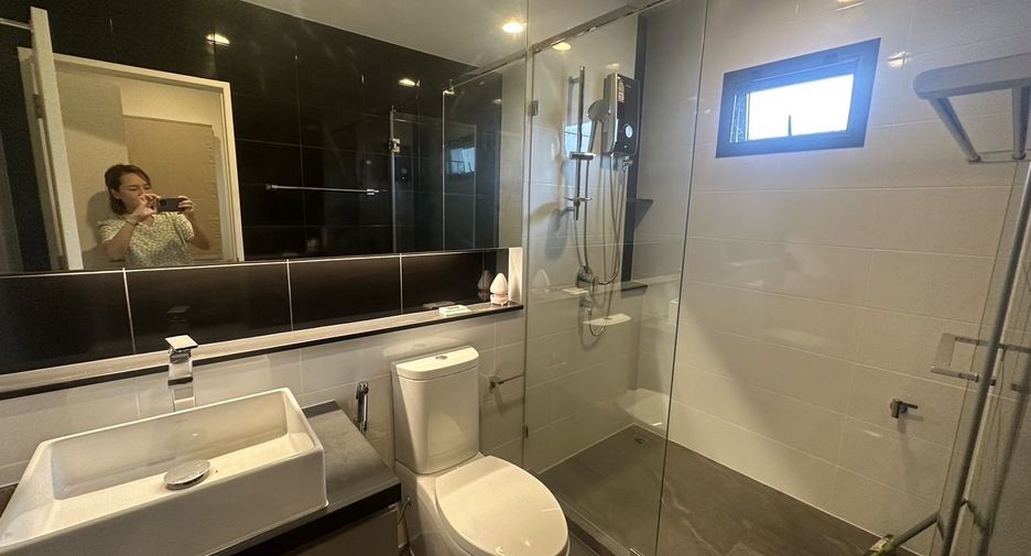For rent 4 bedrooms house in Bang Kapi, Bangkok