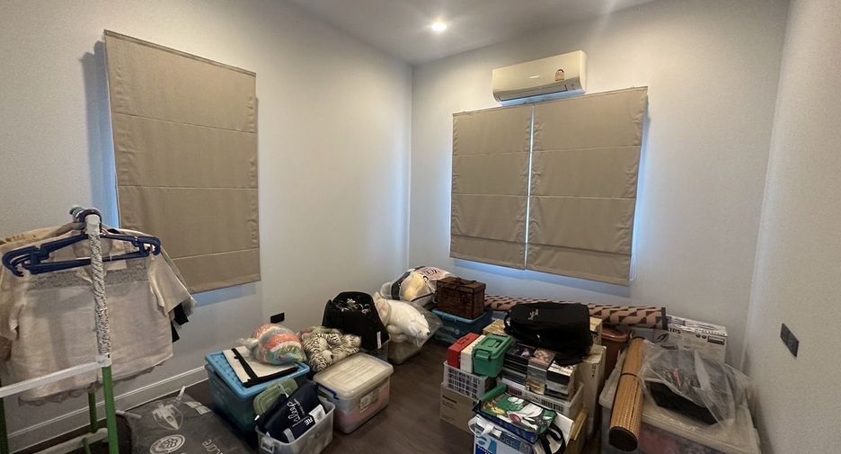 For rent 4 bedrooms house in Bang Kapi, Bangkok