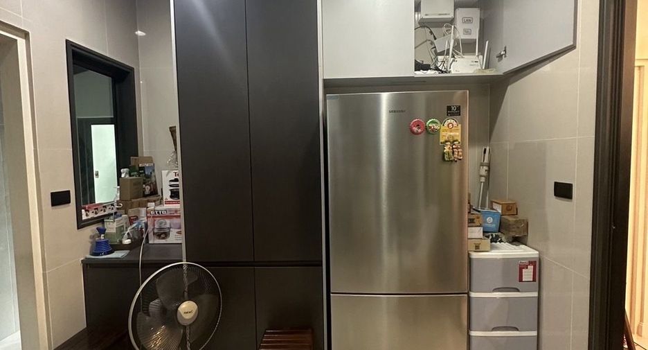 For rent 4 bedrooms house in Bang Kapi, Bangkok