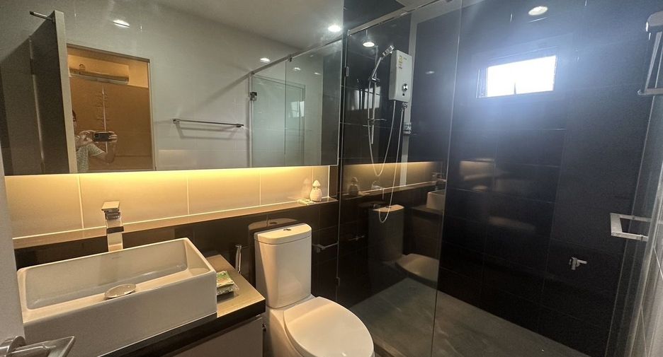 For rent 4 bedrooms house in Bang Kapi, Bangkok