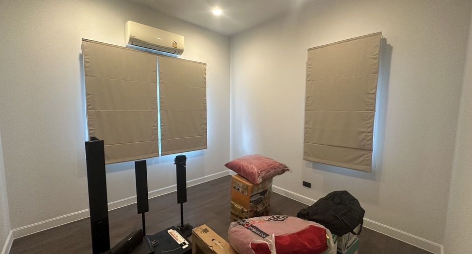 For rent 4 bedrooms house in Bang Kapi, Bangkok