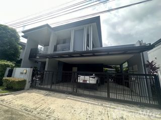 Casa en alquiler de 4 habitaciones en Bang Kapi, Bangkok