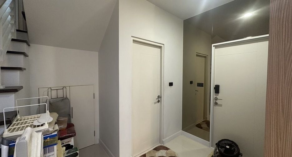 For rent 4 bedrooms house in Bang Kapi, Bangkok