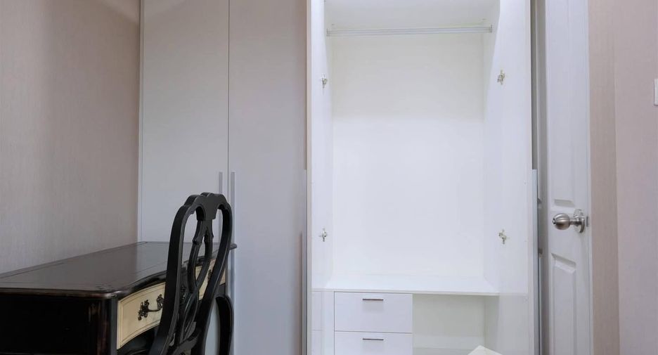 Condo en alquiler de 2 habitaciones en Huai Khwang, Bangkok