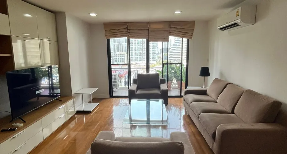 For rent 2 bedrooms apartment in Watthana, Bangkok