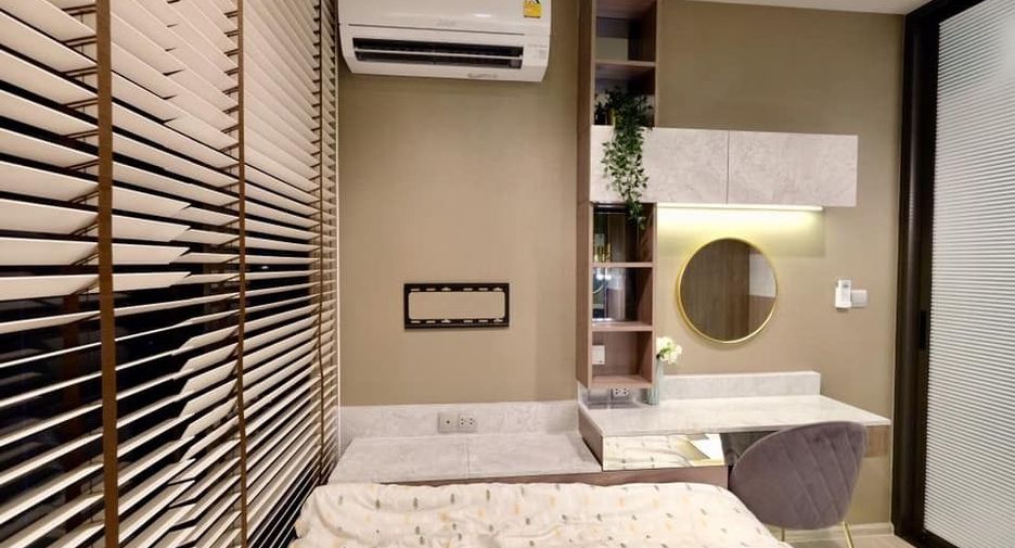 For rent 2 bedrooms condo in Huai Khwang, Bangkok