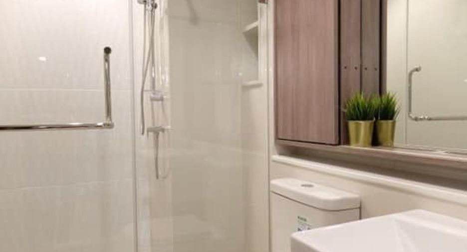 For rent 2 bedrooms condo in Huai Khwang, Bangkok