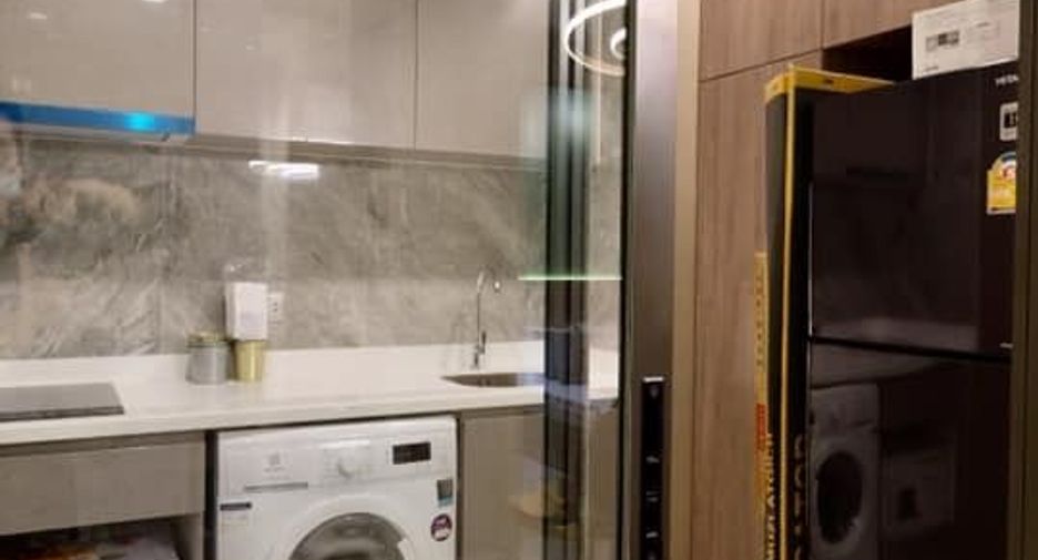 For rent 2 bedrooms condo in Huai Khwang, Bangkok