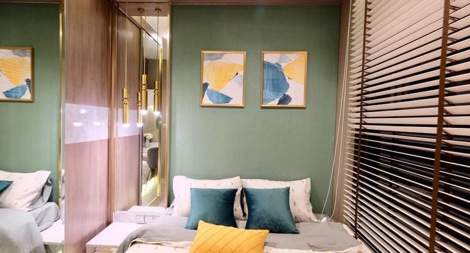 For rent 2 bedrooms condo in Huai Khwang, Bangkok