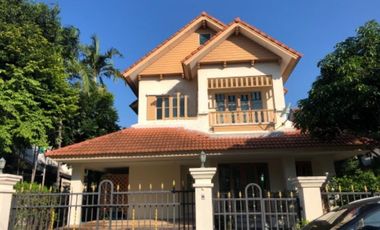 Haus zur Miete mit 3 Zimmer in Saphan Sung, Bangkok