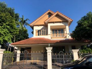 Haus zur Miete mit 3 Zimmer in Saphan Sung, Bangkok