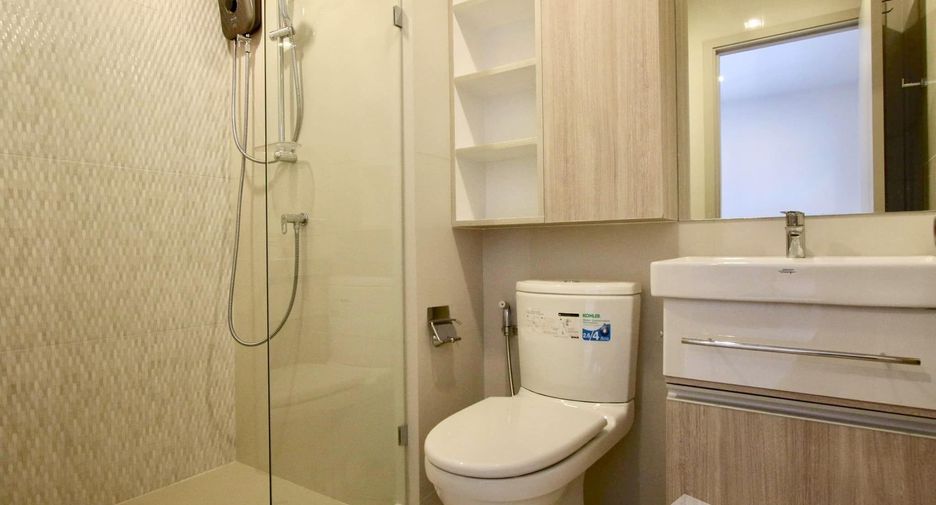 Condo en alquiler de 1 habitaciones en Khlong Toei, Bangkok