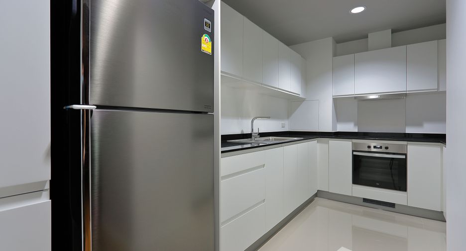 For rent 2 bedrooms apartment in Watthana, Bangkok