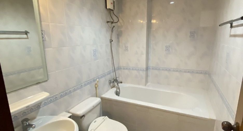 For rent 2 bedrooms apartment in Watthana, Bangkok