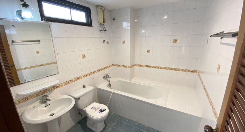 For rent 2 bedrooms apartment in Watthana, Bangkok