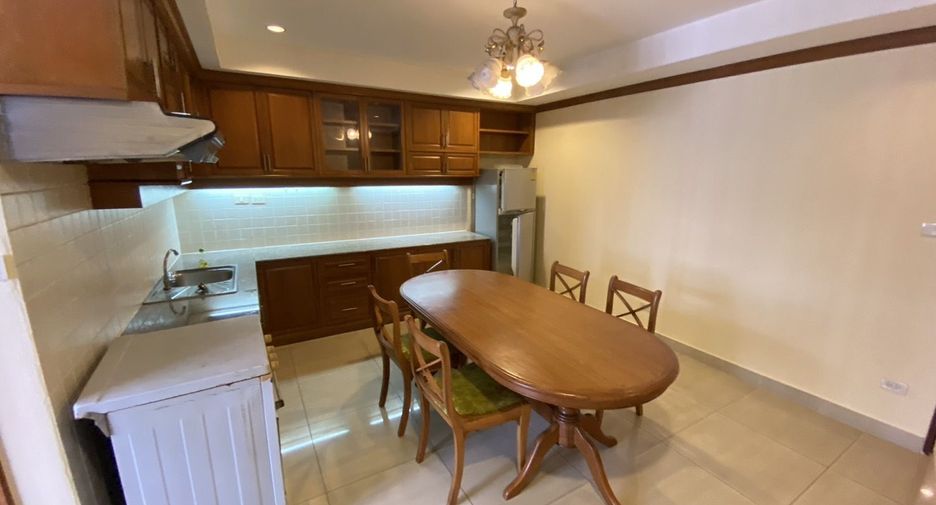 For rent 2 bedrooms apartment in Watthana, Bangkok