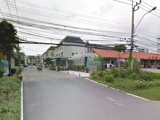 For rent 4 bedrooms townhouse in Saphan Sung, Bangkok