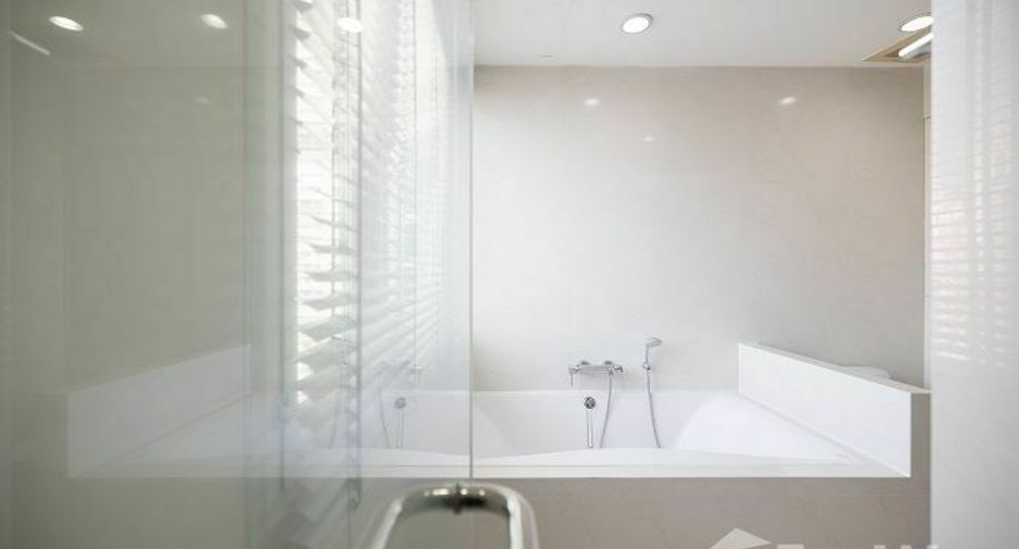 For rent 2 bedrooms apartment in Khlong Toei, Bangkok