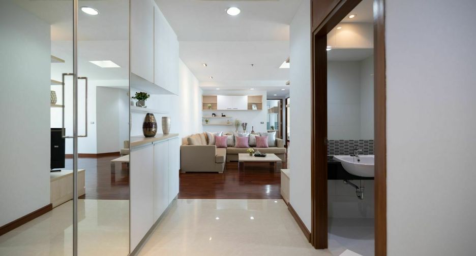 For rent 2 bedrooms apartment in Khlong Toei, Bangkok