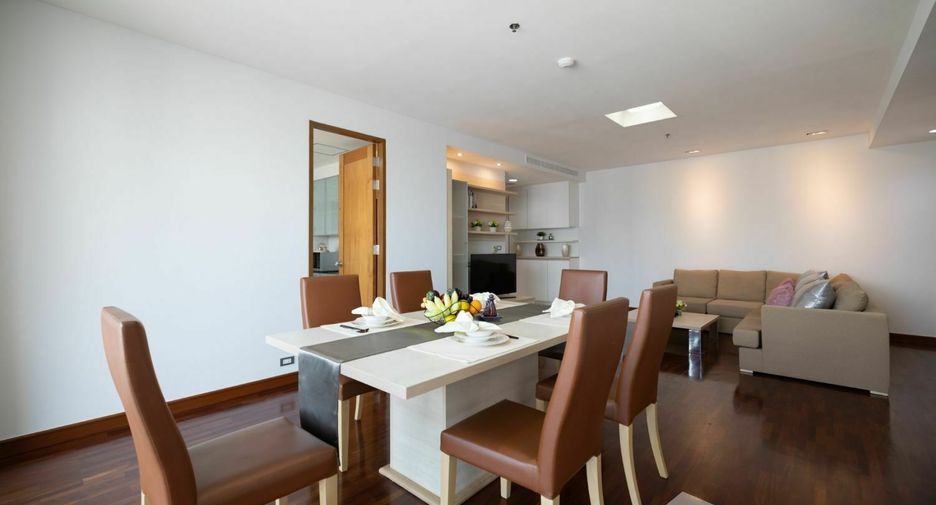 For rent 2 bedrooms apartment in Khlong Toei, Bangkok