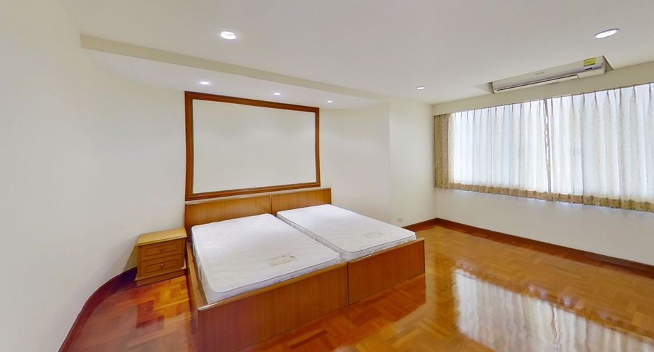 For rent 3 bedrooms condo in Khlong Toei, Bangkok