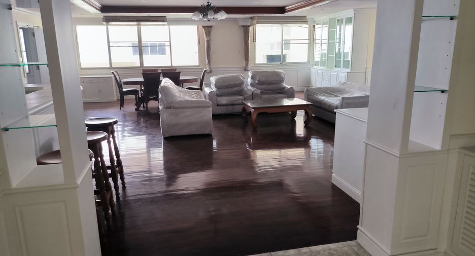 For rent 3 bedrooms condo in Watthana, Bangkok