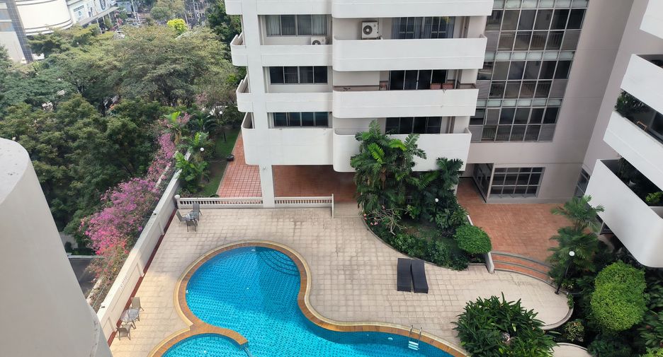 For rent 3 bedrooms condo in Watthana, Bangkok