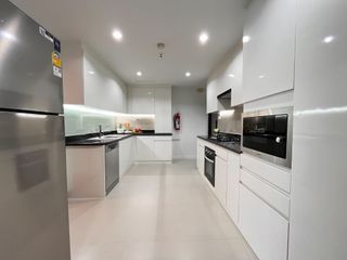 Apartamento en alquiler de 3 habitaciones en Khlong Toei, Bangkok