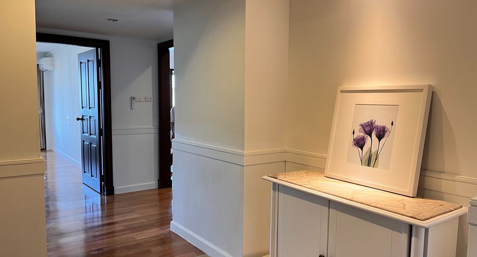 For rent 3 bedrooms apartment in Khlong Toei, Bangkok