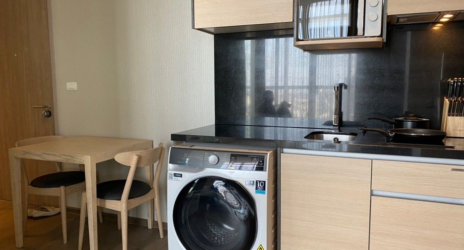 For rent studio condo in Khlong Toei, Bangkok