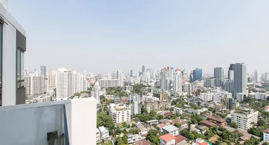 For rent 2 bedrooms condo in Khlong Toei, Bangkok