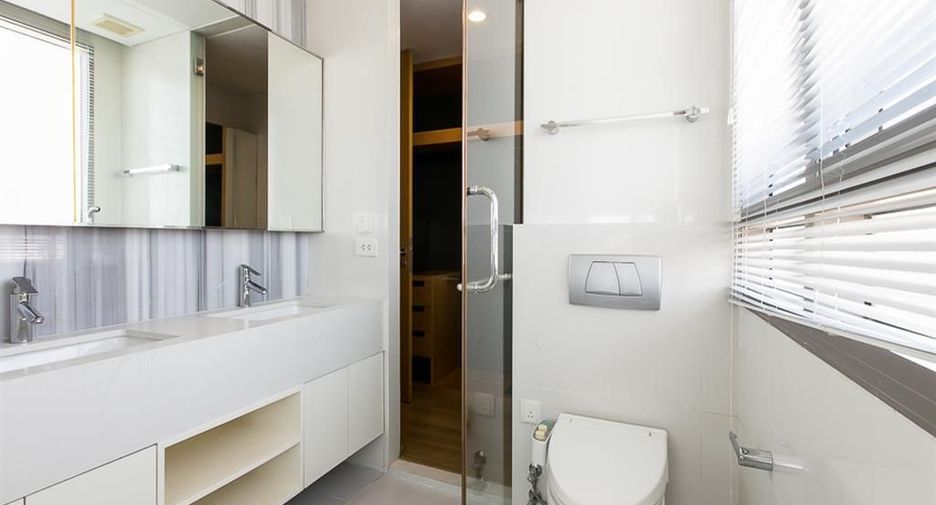 Condo en alquiler de 2 habitaciones en Khlong Toei, Bangkok