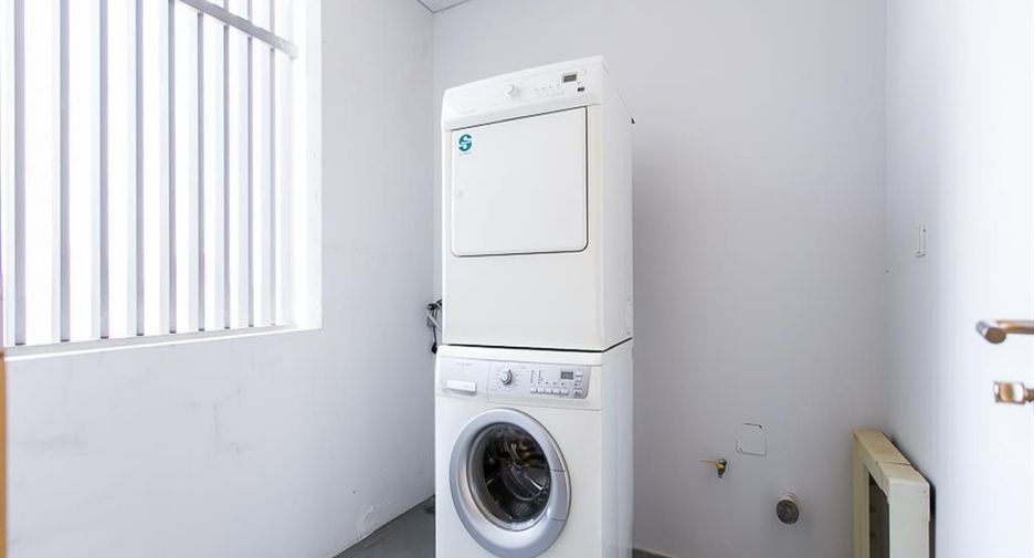 Condo en alquiler de 2 habitaciones en Khlong Toei, Bangkok