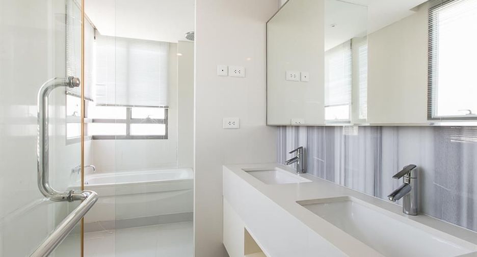 Condo en alquiler de 2 habitaciones en Khlong Toei, Bangkok