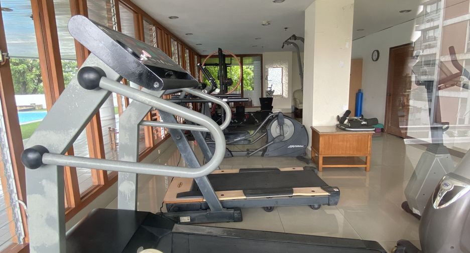 For rent 3 bedrooms apartment in Watthana, Bangkok