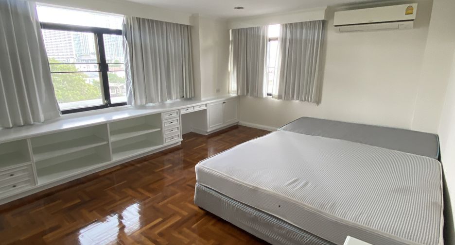 For rent 3 bedrooms apartment in Watthana, Bangkok