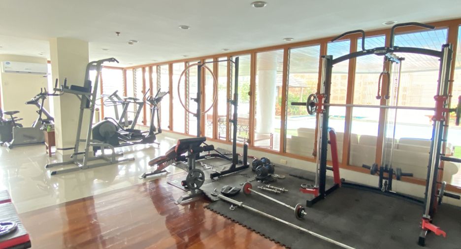 For rent 3 bedrooms apartment in Watthana, Bangkok