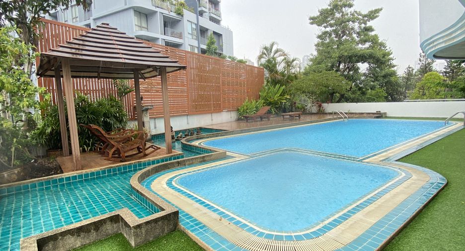 For rent 3 bedrooms apartment in Watthana, Bangkok