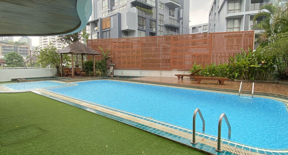 For rent 3 bedrooms apartment in Watthana, Bangkok
