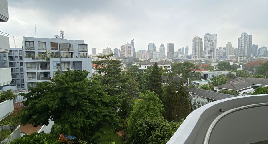 For rent 3 bedrooms apartment in Watthana, Bangkok
