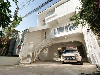 出租 4 卧室 联排别墅 在 Watthana, 曼谷