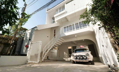 出租 4 卧室 联排别墅 在 Watthana, 曼谷