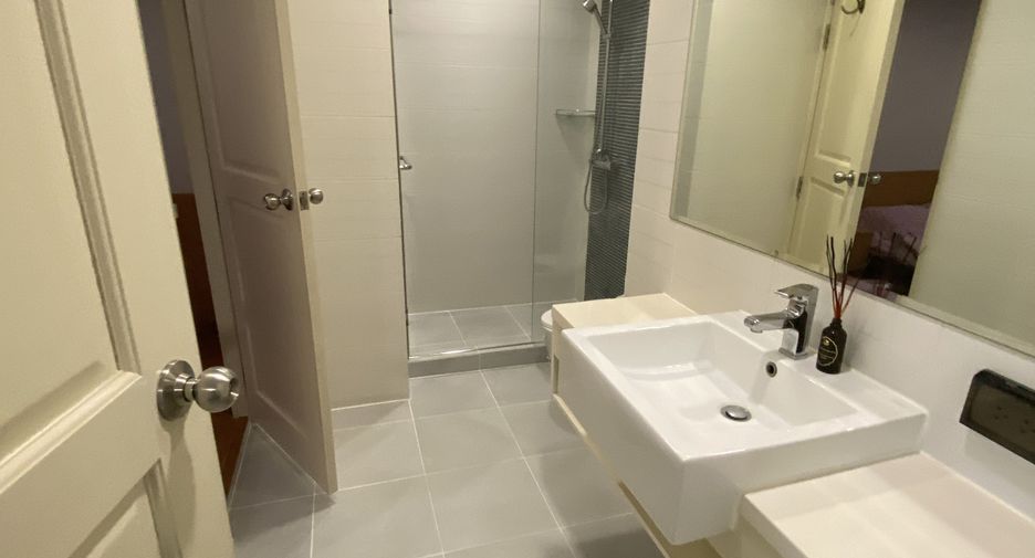 Condo en alquiler de 2 habitaciones en Khlong Toei, Bangkok