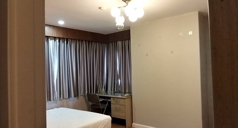 For rent 3 bedrooms condo in Watthana, Bangkok