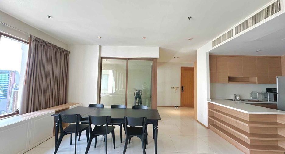 For rent 3 bedrooms condo in Khlong Toei, Bangkok