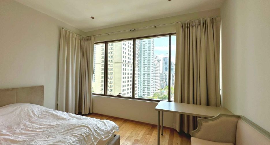 For rent 3 bedrooms condo in Khlong Toei, Bangkok