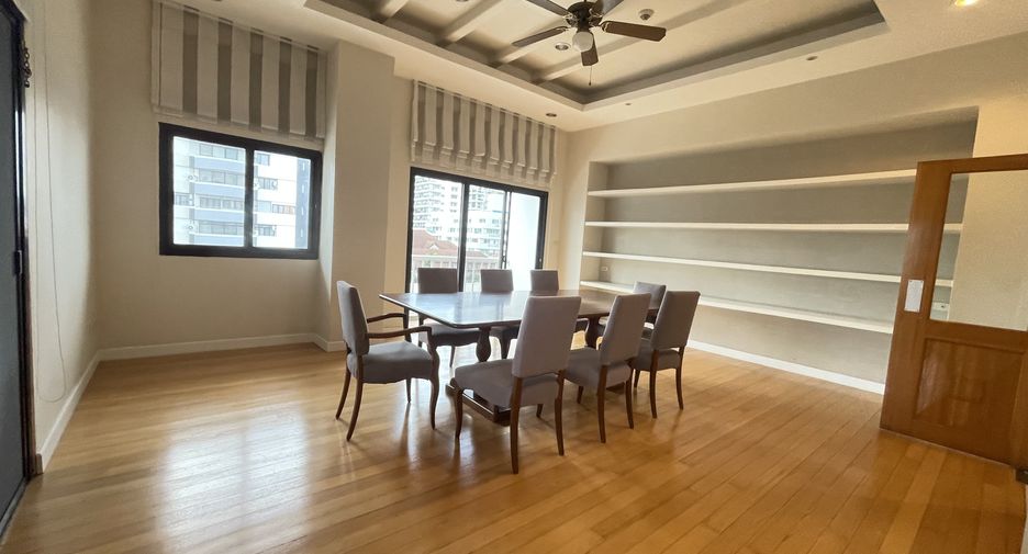 For rent 4 bedrooms apartment in Watthana, Bangkok