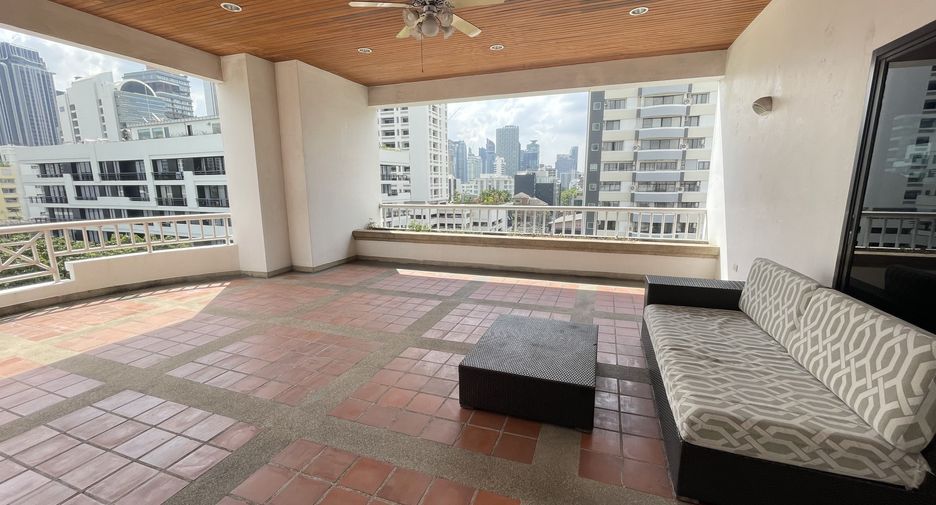 For rent 4 bedrooms apartment in Watthana, Bangkok
